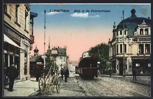 AK Saarbrücken, Abendstimmung in der Victoriastrasse, Strassenbahn