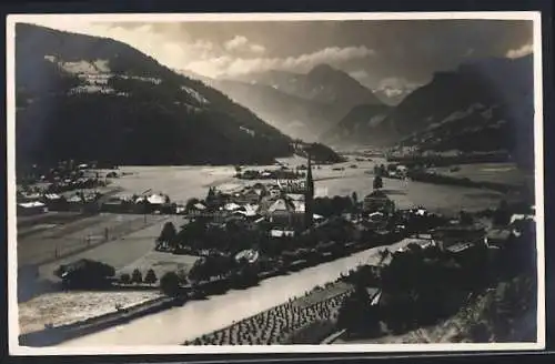 AK Zell im Zillertal, Ortsansicht mit Bergpanorama