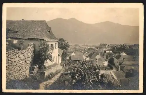 AK Weissenkirchen /Wachau, Blick über die Dächer