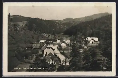 AK Miesenbach /N. Oe., Ortsansicht mit Bergen