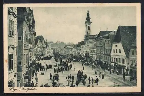 AK Steyr, Stadtplatz mit Kirche und Passanten