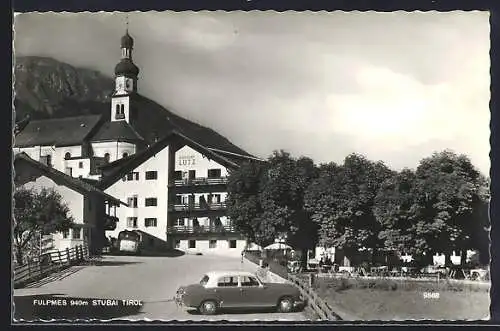 AK Fulpmes /Stubai, Strassenpartie mit Gasthof Lutz und Kirche
