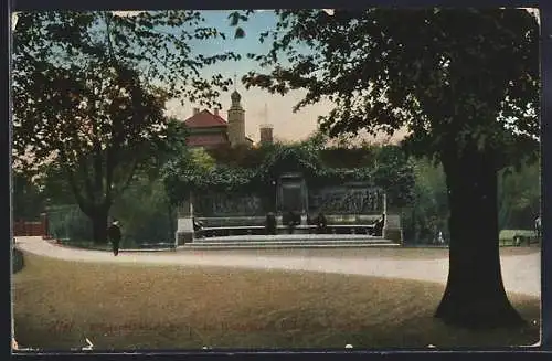 AK Kiel, Kriegerdenkmal mit Königl. Schloss