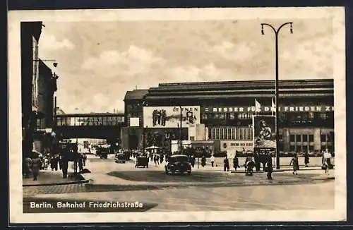 AK Berlin, Bahnhof Friedrichstrasse, Blick von der Brücke aus