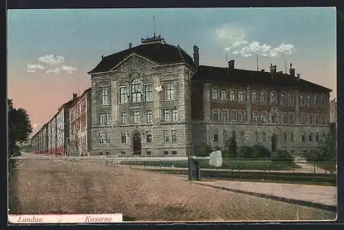 AK Landau / Pfalz, Kaserne mit Bahnübergang