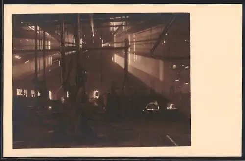 AK Lichtspiel in der Fabrikhalle