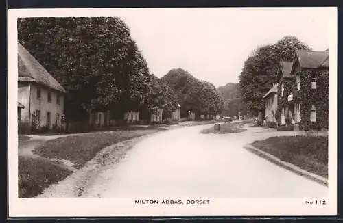 AK Milton Abbas, Strassenpartie im Ort