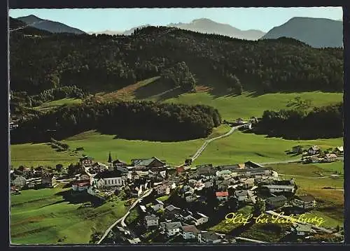 AK Hof bei Salzburg, Ortsansicht mit Kirche, Fliegeraufnahme