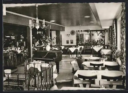 AK Mittelberg /Kleinwalsertal, Innenansicht vom Berghotel und Restaurant Alpenrose
