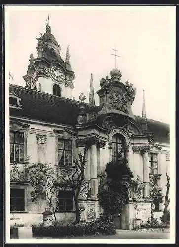 AK Dürnstein a. d. Donau, Kirchenportal mit Blick auf den Turm