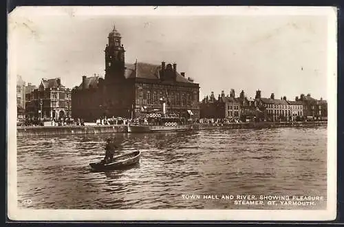 AK Gt. Yarmouth, Town Hall and River, Showing Pleasure Steamer