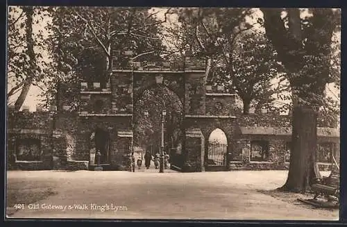 AK King`s Lynn, Old Gateway and Walk