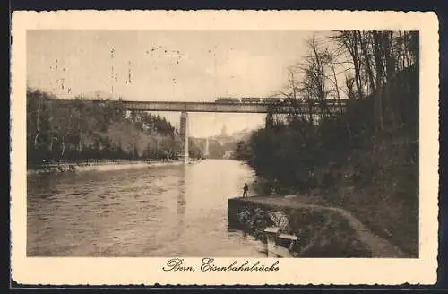 AK Bern, Flusspartie mit Eisenbahnbrücke