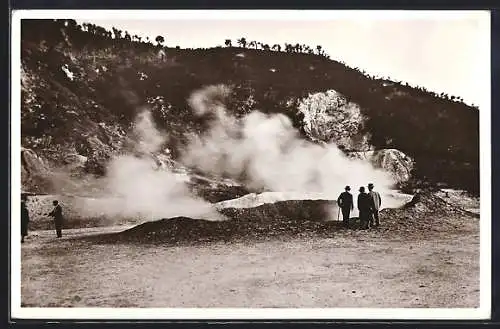 AK Pozzuoli, Solfatara di Pozzuoli, Proprieta Fralelli de Luca, Schaulustige an der Schlammgrube