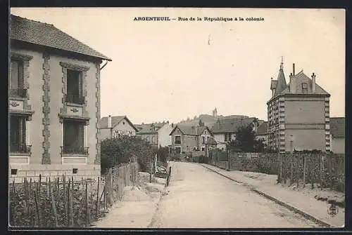 AK Argenteuil, Rue de la République à la colonie