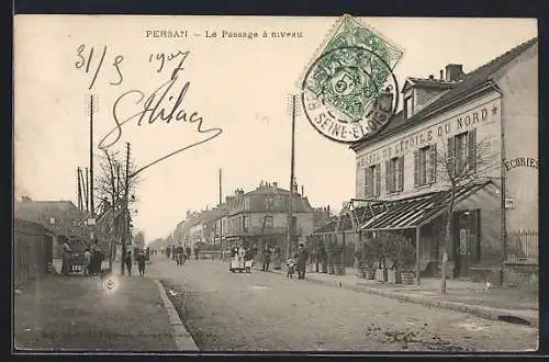 AK Persan, Le Passage à niveau