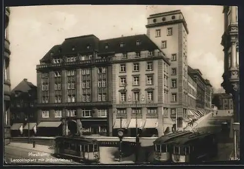 AK Pforzheim, Leopoldsplatz mit Industriehaus, Strassenbahnen