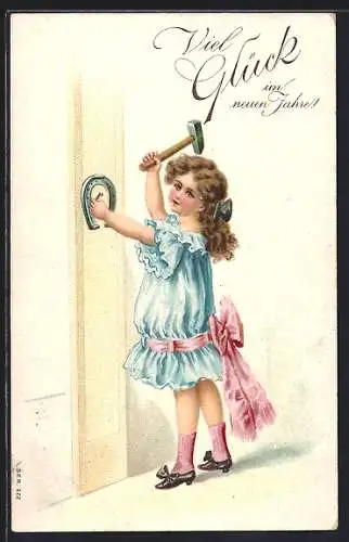 AK Mädchen nagelt ein Hufeisen an die Tür, Viel Glück im neuen Jahr