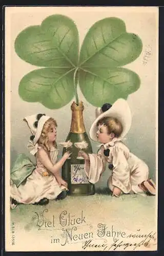 Präge-AK Neujahrsgruss, kleine Pierrette und Pierrot mit Kleeblatt