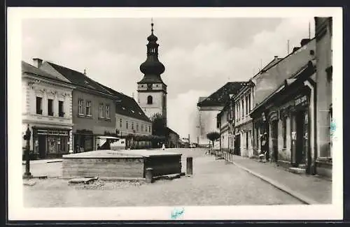AK Golcuv Jenikov, Marktplatz mit Geschäften und Kirche