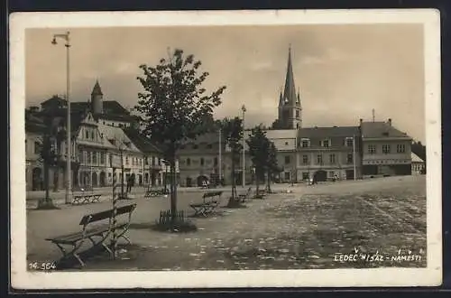 AK Ledec n. Saz., Namesti