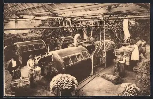 AK Zicht in een moderne vlasvezelfabriek, Arbeiter in einer Flachsfabrik, Innenansicht