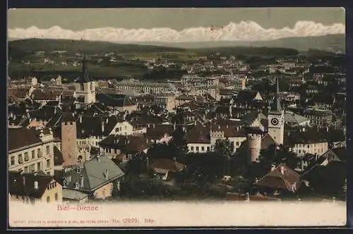AK Biel, Ortsansicht mit Kirchen, Häuser und Landschaft aus der Vogelschau