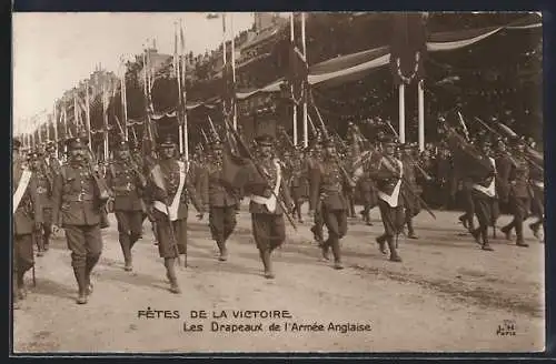 AK Paris, Fêtes de la Victoire 14 Juillet 1919, Les Drapeaux de l`Armée Anglaise, Fahnenträger der britischen Armee