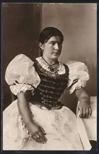 AK Szegedin, Bauernmädchen in Festtracht