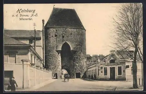 AK Hainburg /Donau, Partie am Wienertor, mit Haus des Arbeiter-Radfahrer-Vereins