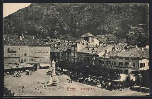 AK Bozen, Walterplatz mit Säule aus der Vogelschau