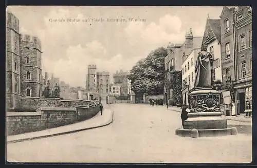 AK Windsor, Queen`s Statue and Castle Entrance