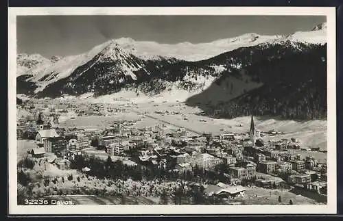AK Davos, Totalansicht von einem Berg aus