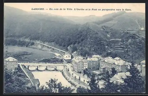 AK Laroche, Un coin de la Ville, L`Ourthe et le Pont en perspective vers la Gare