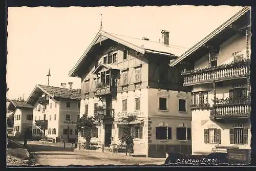 AK Ellmau /Tirol, Strassenpartie mit Gasthaus Otto Kaisermann