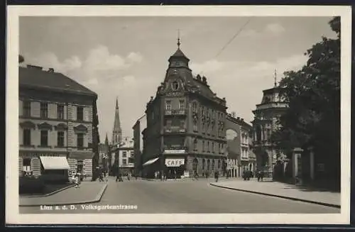 AK Linz a. d. D., Volksgartenstrasse mit Cafe und Geschäft