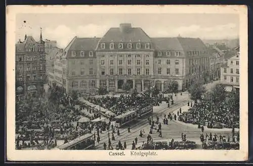 AK Cassel, Königsplatz von oben mit Strassenbahnen