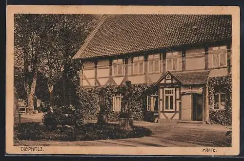 AK Münte /Diepholz, Fachwerkhaus und Statuen