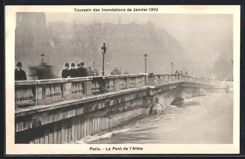 AK Paris, Souvenir des Inondations de Janvier 1910, Le Pont de l`Alma sous les eaux