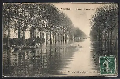 AK Paris, Inondations de janvier 1910, Avenue Montaigne avec barque