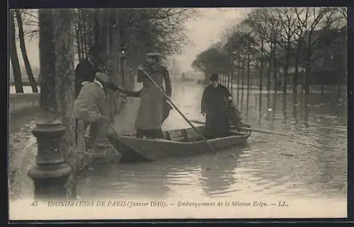 AK Paris, Inondations de janvier 1910, Embarquement de la Mission Belge