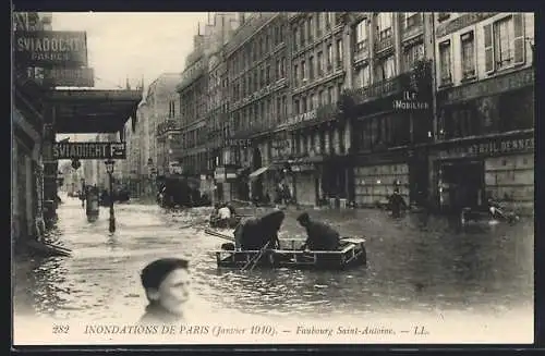 AK Paris, Inondations de 1910, Faubourg Saint-Antoine avec barques naviguant dans les rues inondées