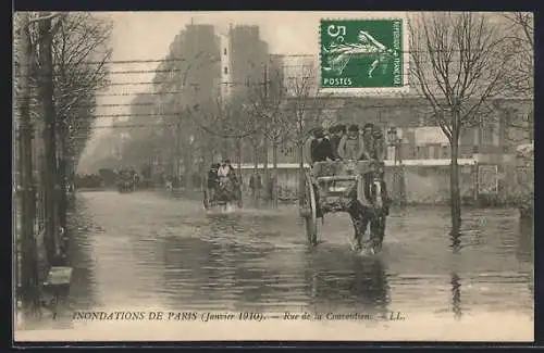 AK Paris, Inondations de 1910, Rue de la Convention avec charrette traversant les eaux