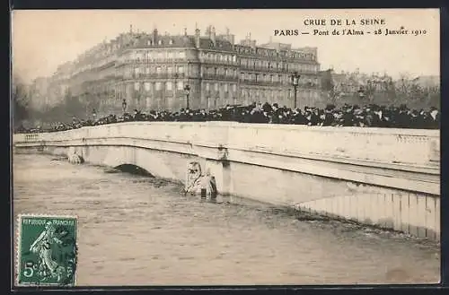 AK Paris, Crue de la Seine au Pont de l`Alma, 28 Janvier 1910