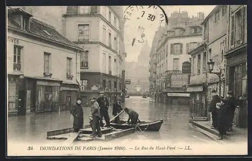 AK Paris, Inondations de 1910, la Rue du Haut-Pavé animée