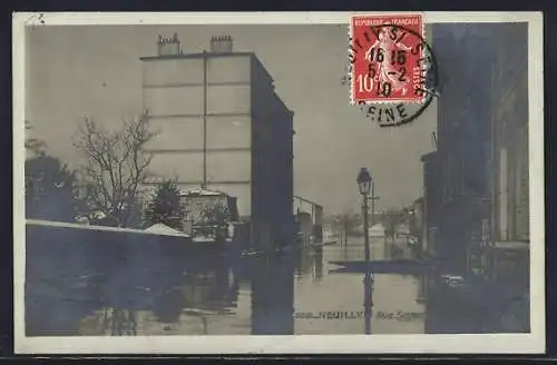 AK Neuilly, Rue Soyer inondée lors de la crue de 1910