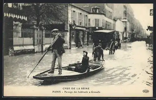 AK Paris, Passage des habitants à Grenelle lors de la crue de la Seine