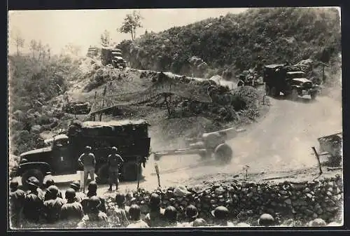 Foto-AK De Tunis a Sienne, Front Francais d`Italie, L`Artillerie, französische Artillerie beim Vormarsch in Italien
