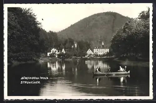 AK Bergzabern i. Pfalz, Blick auf den Stauweiher mit Boot