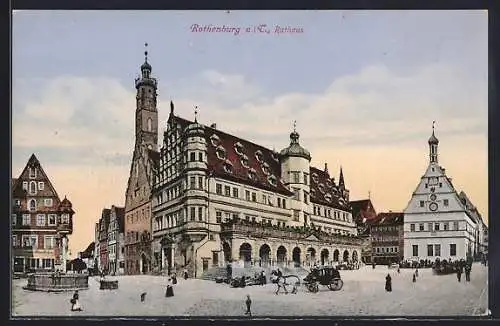 AK Rothenburg o. T., Rathaus mit Vorplatz und Passanten